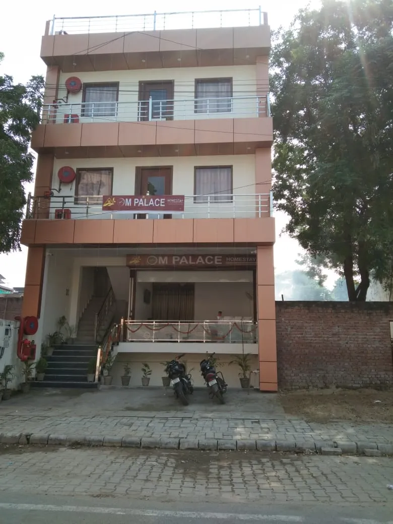 om palace home stay agra