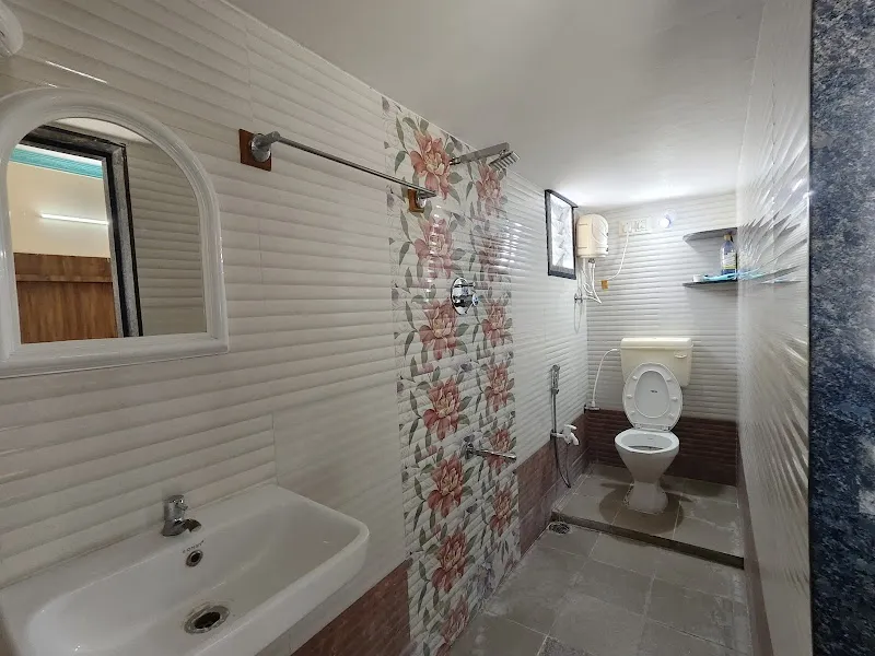 Rooms and 1BHK for rent