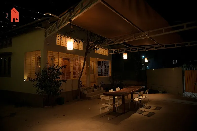 Downtuned Estrada : A Homestead Retreat