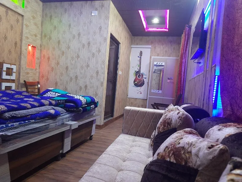 Home Stay Gahlian CASS LTD