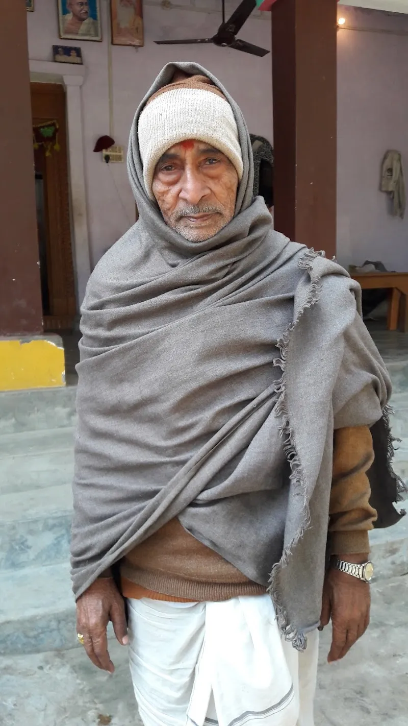 सहायक प्राध्यापक पं॰ श्री कमल प्रसाद त्रिपाठी शास्त्री जी 'स्वर्ग द्वार'