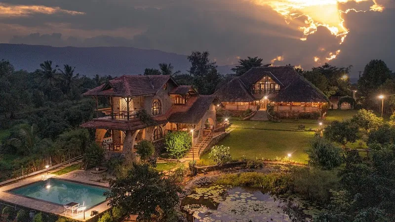 L'Attitude by the lake, Kamshet, Pune amã Stays & Trails