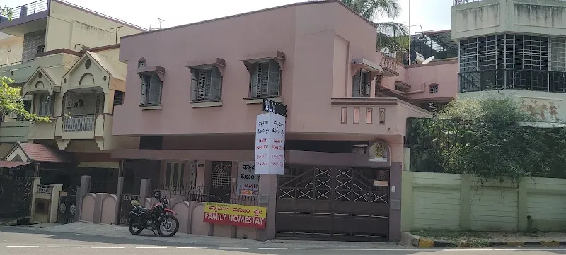 Family homestay near zoo