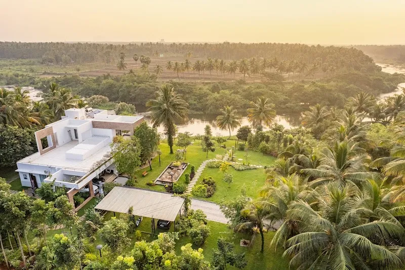 Villa Woods & Palms