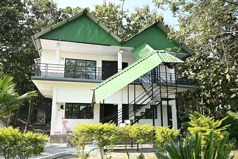 7th Mile Resort