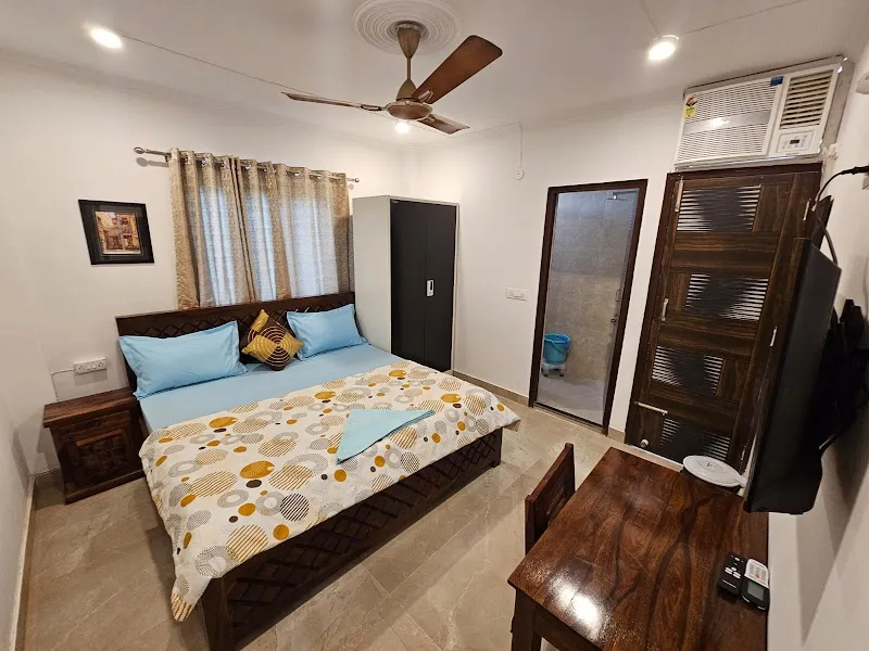 Gautam Nagar Homestay South Delhi