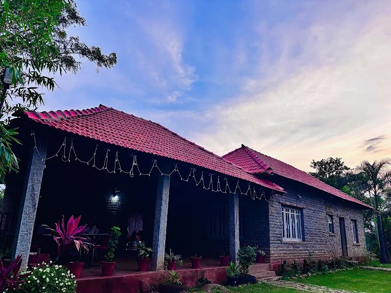 Hampi Homestay, on Otters island