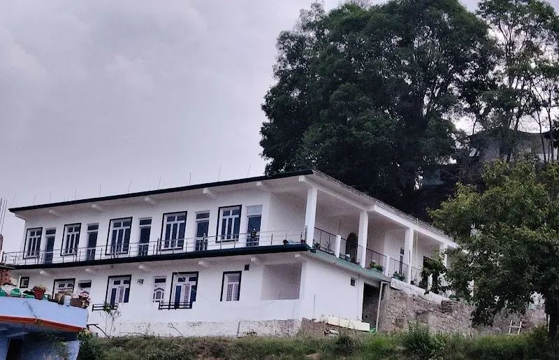 WHITE PEAK HOMESTAY