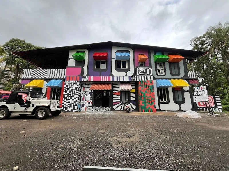 Frida Nest Privy Stays