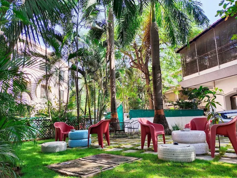Hostel Lifespace- Twin Bungalow Hostel & CoWork with Pods, Bunks, Private Rooms