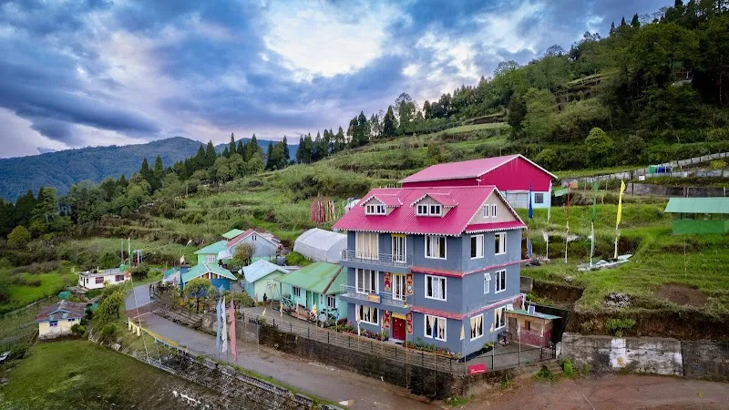 Lali Gurash Homestay, Okhrey