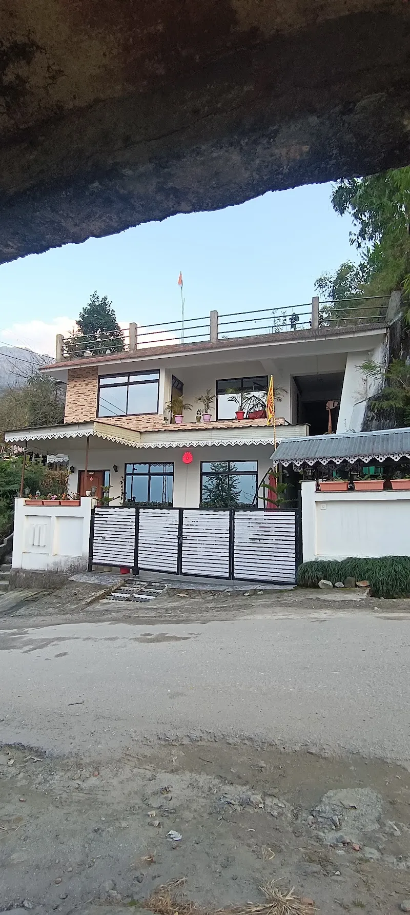 Kamal Kunj, Sabita Gurung